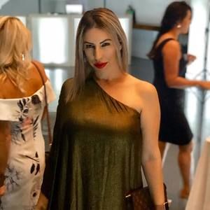 Meet your Posher, Hila